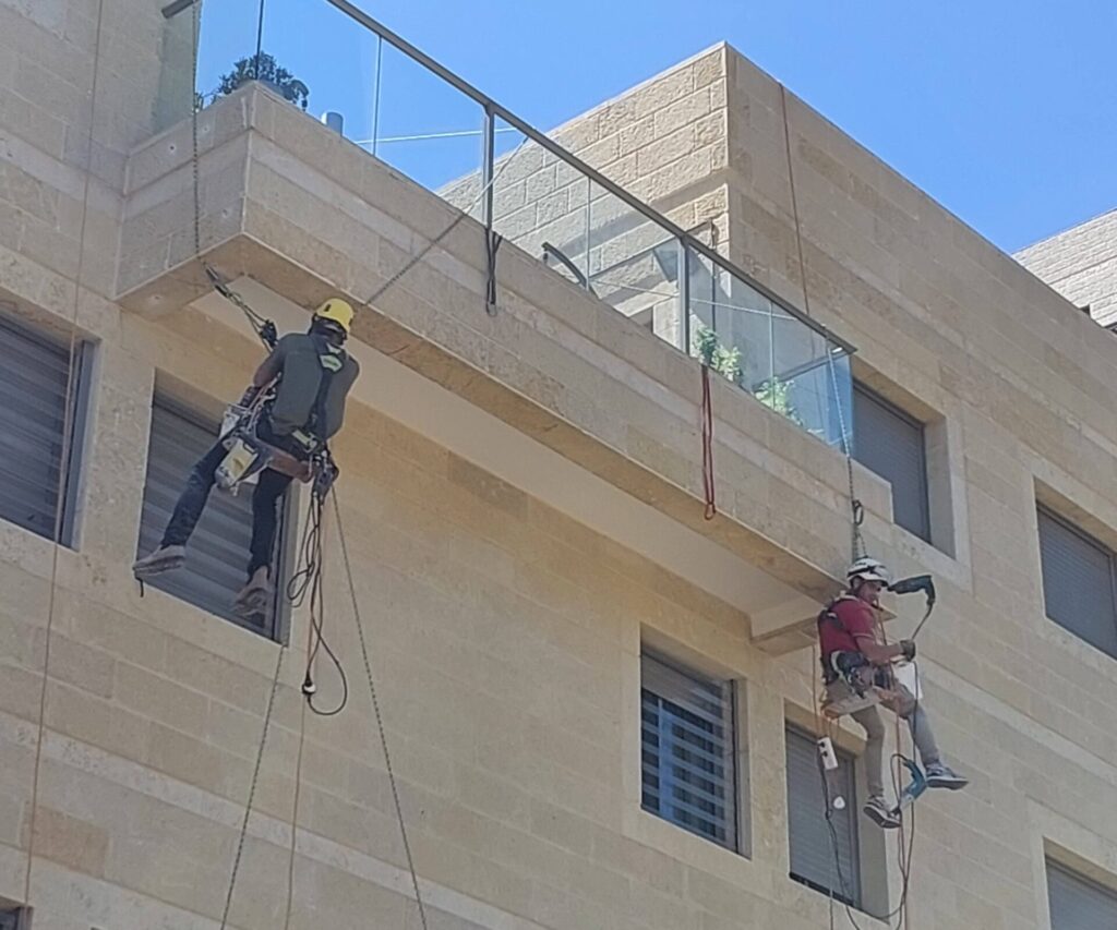 שיפוץ בניין בסנפלינג